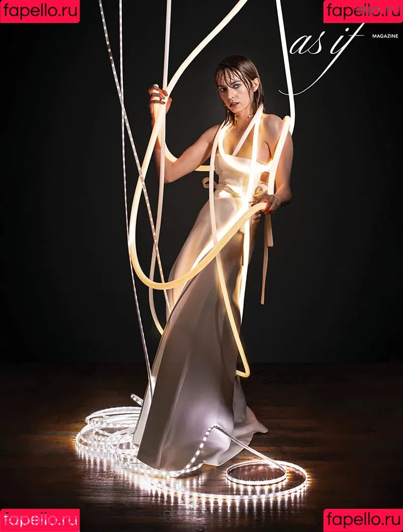 Maya Hawke / maya_hawke / neohawk2 Onlyfans Photo Gallery 