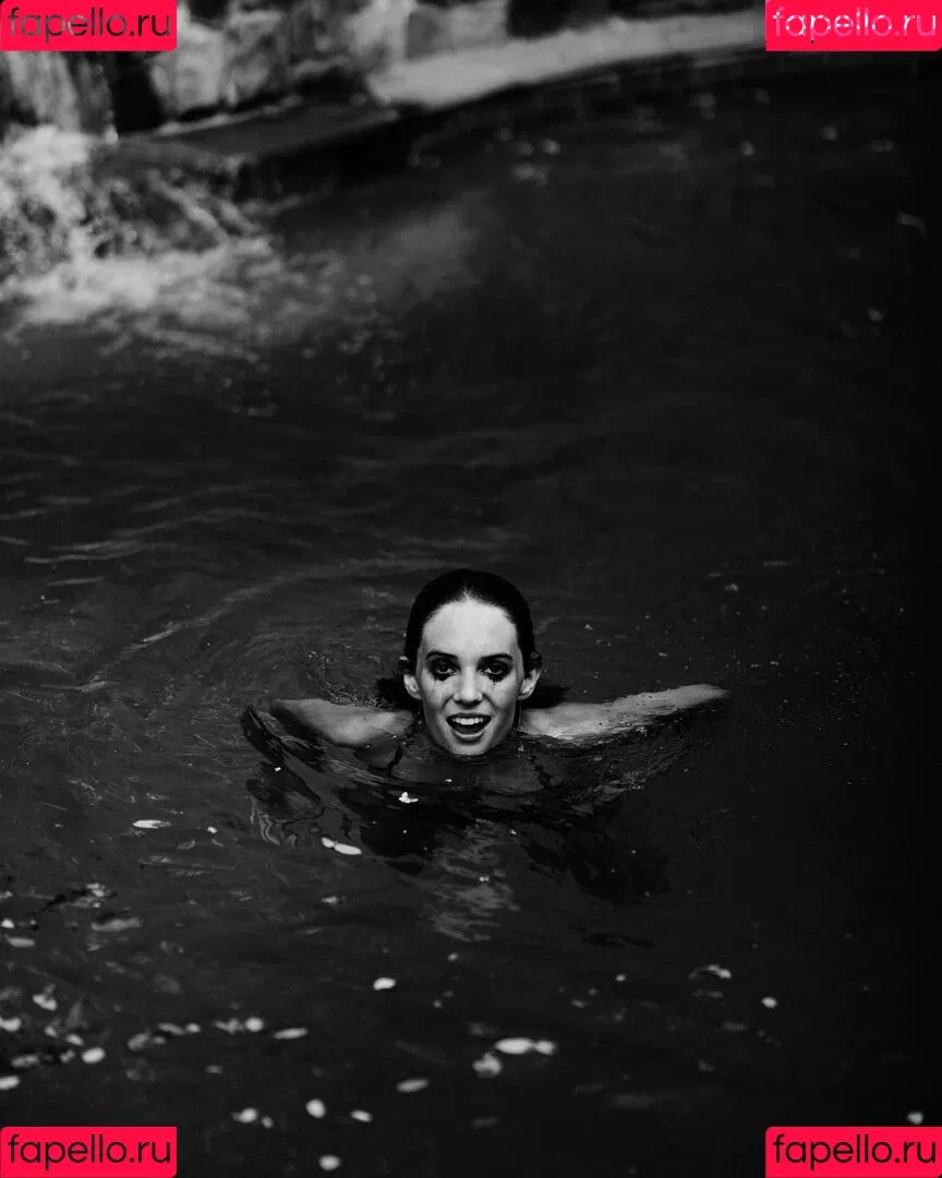 Maya Hawke / maya_hawke / neohawk2 Onlyfans Photo Gallery 