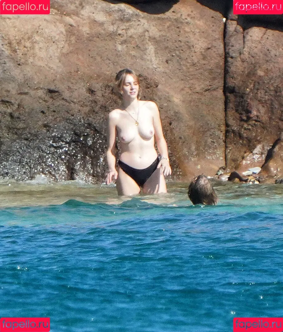 Maya Hawke / maya_hawke / neohawk2 Onlyfans Photo Gallery 