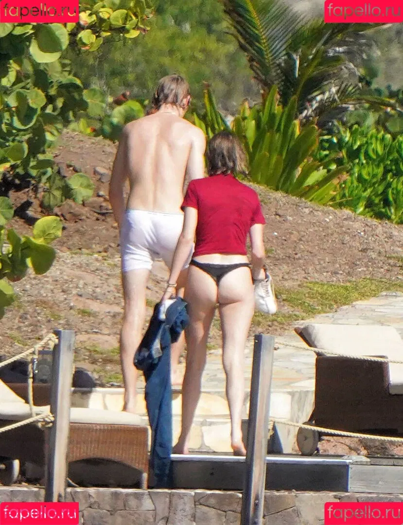 Maya Hawke / maya_hawke / neohawk2 Onlyfans Photo Gallery 