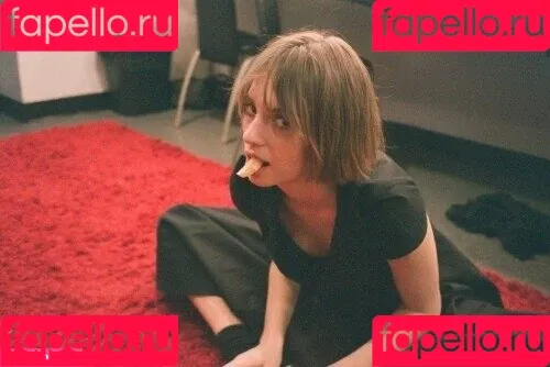 Maya Hawke / maya_hawke / neohawk2 Onlyfans Photo Gallery 