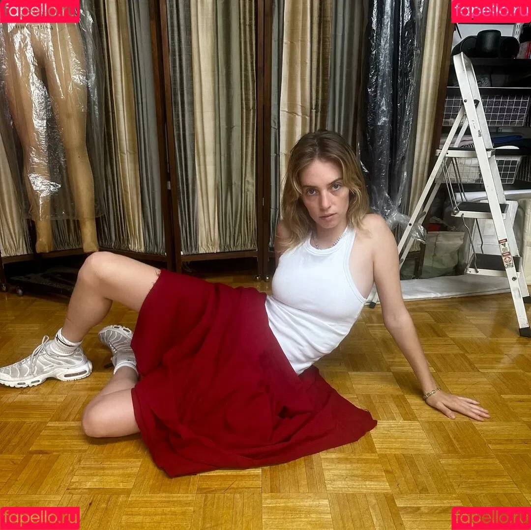 Maya Hawke / maya_hawke / neohawk2 Onlyfans Photo Gallery 