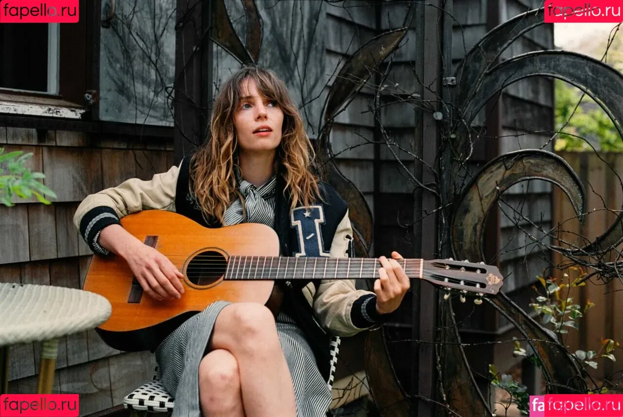 Maya Hawke / maya_hawke / neohawk2 Onlyfans Photo Gallery 