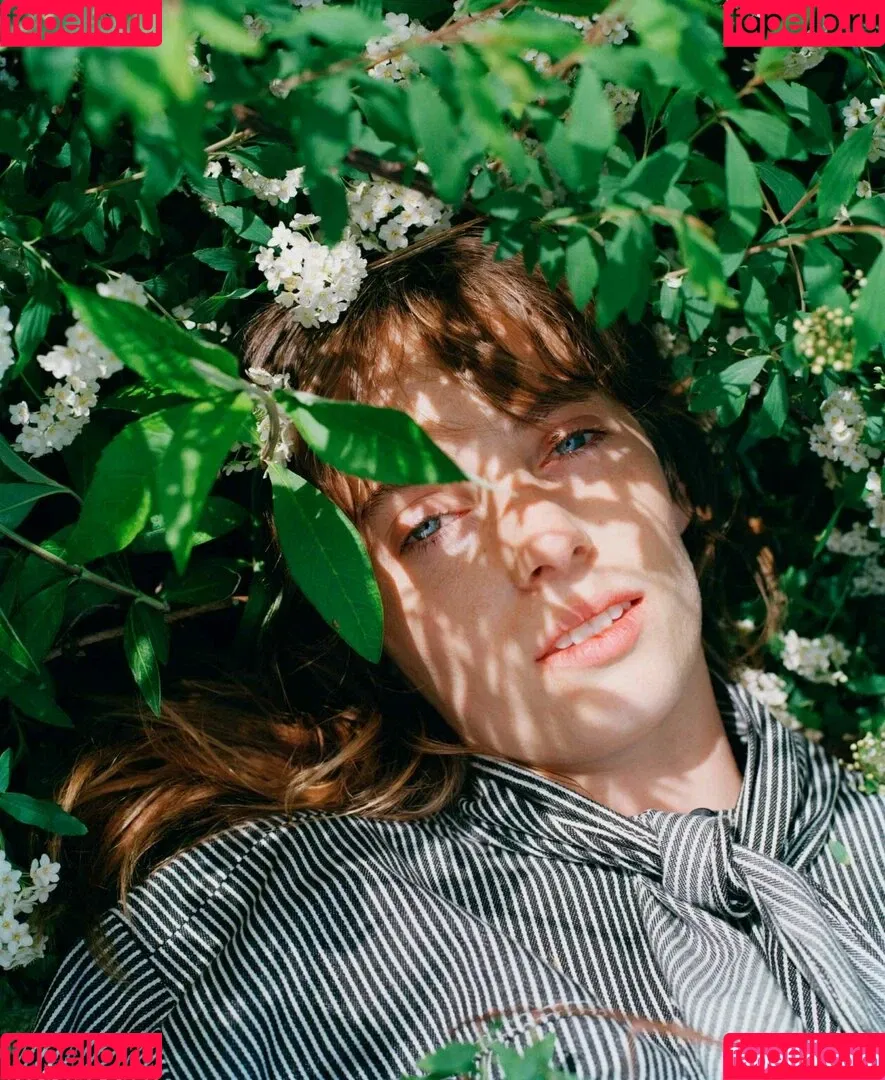 Maya Hawke / maya_hawke / neohawk2 Onlyfans Photo Gallery 