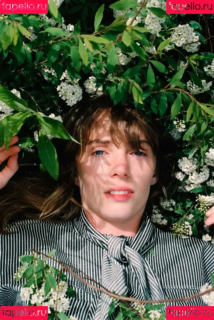 Maya Hawke / maya_hawke / neohawk2 Onlyfans Photo Gallery 