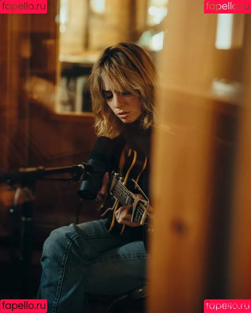 Maya Hawke / maya_hawke / neohawk2 Onlyfans Photo Gallery 