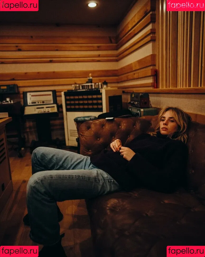 Maya Hawke / maya_hawke / neohawk2 Onlyfans Photo Gallery 