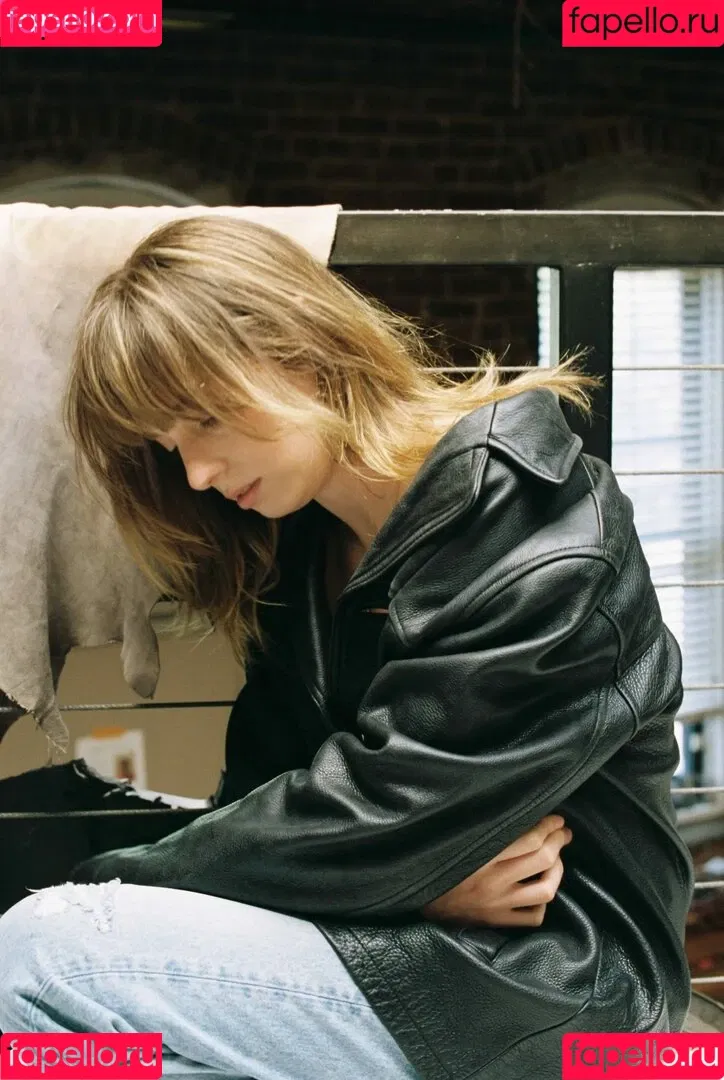 Maya Hawke / maya_hawke / neohawk2 Onlyfans Photo Gallery 