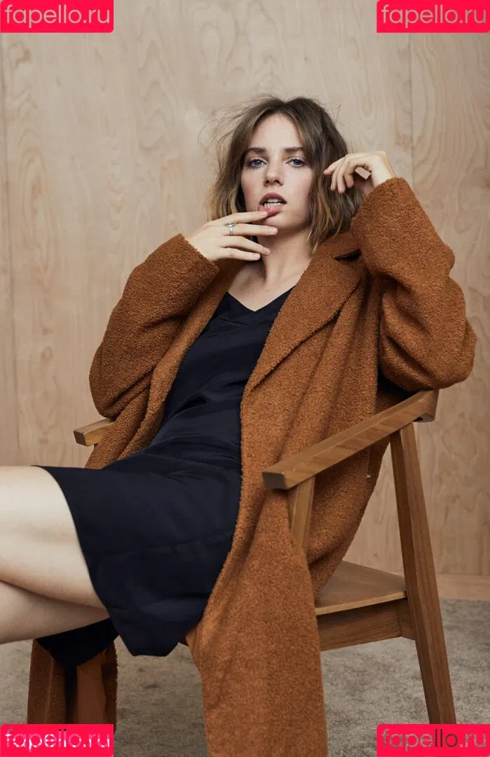 Maya Hawke / maya_hawke / neohawk2 Onlyfans Photo Gallery 