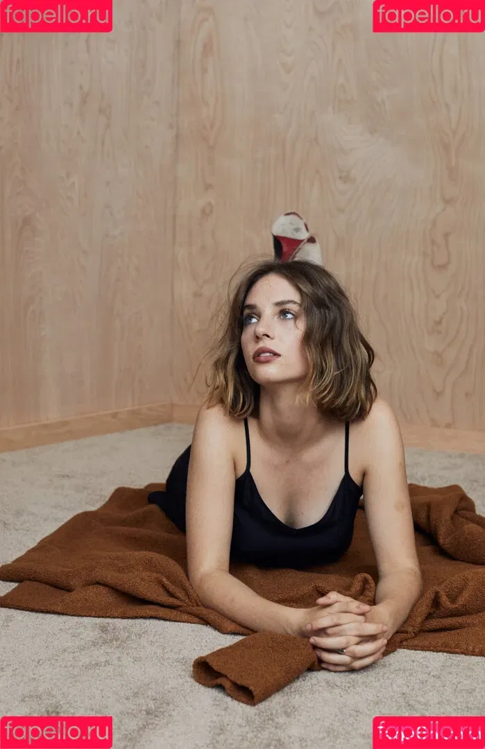 Maya Hawke / maya_hawke / neohawk2 Onlyfans Photo Gallery 
