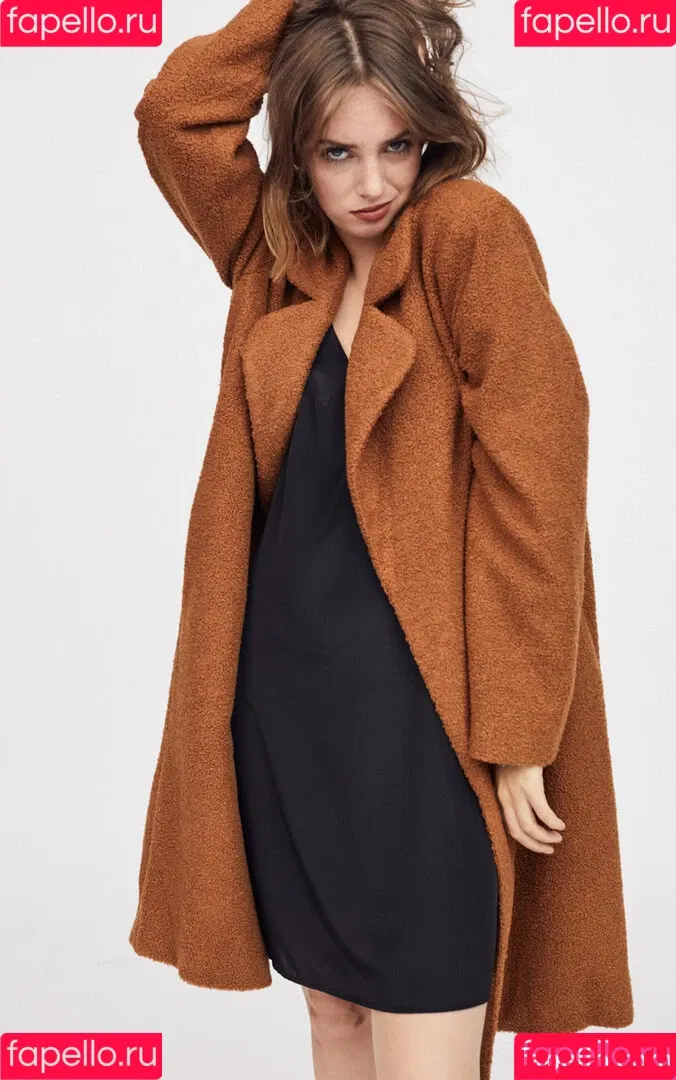 Maya Hawke / maya_hawke / neohawk2 Onlyfans Photo Gallery 