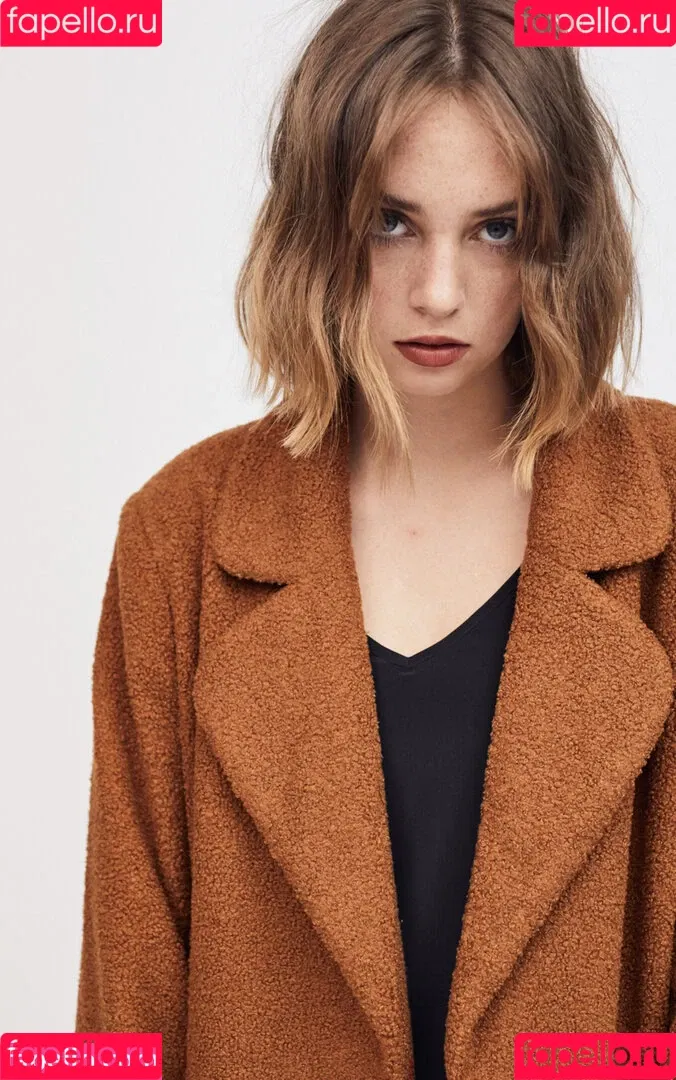 Maya Hawke / maya_hawke / neohawk2 Onlyfans Photo Gallery 