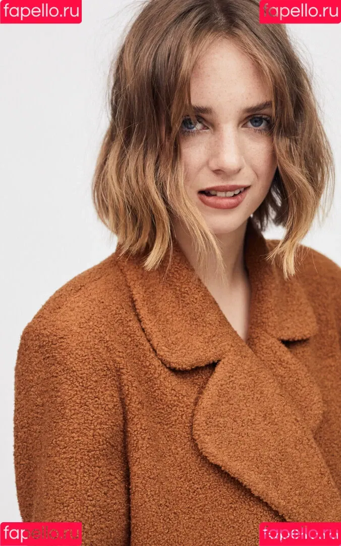Maya Hawke / maya_hawke / neohawk2 Onlyfans Photo Gallery 