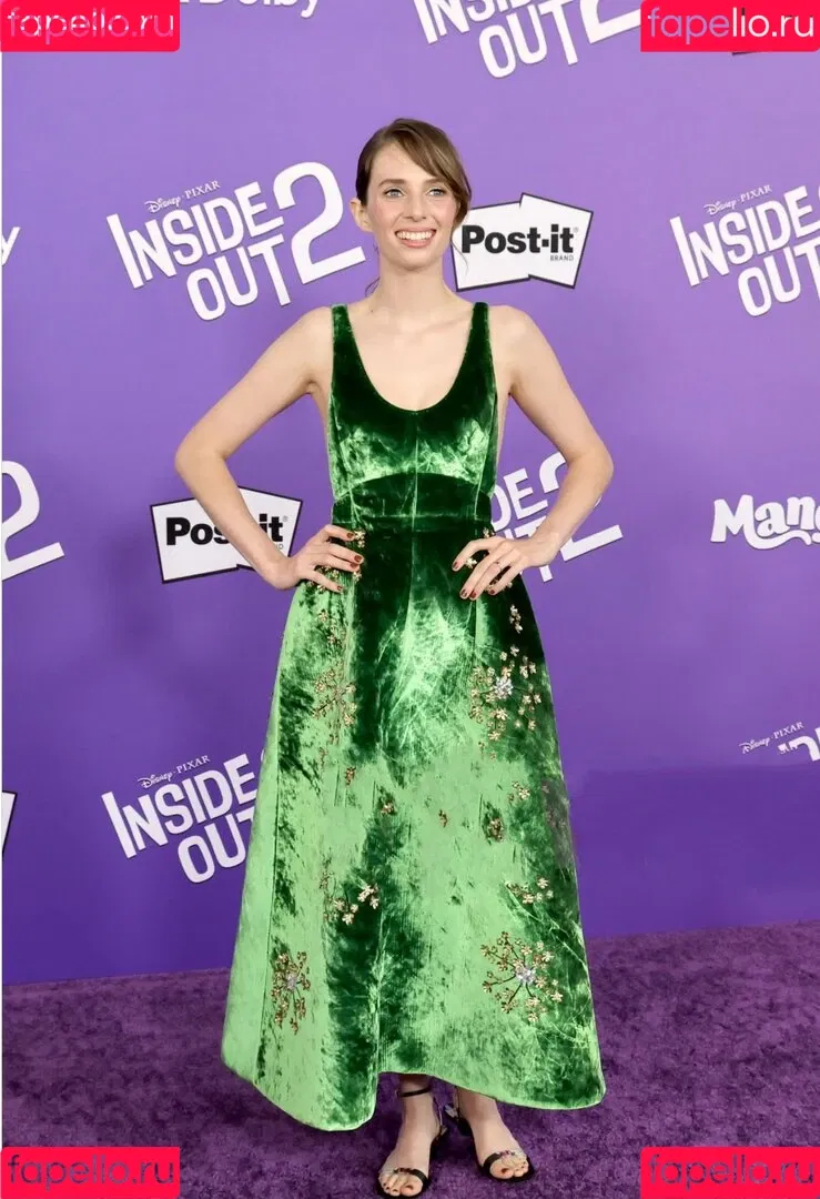 Maya Hawke / maya_hawke / neohawk2 Onlyfans Photo Gallery 