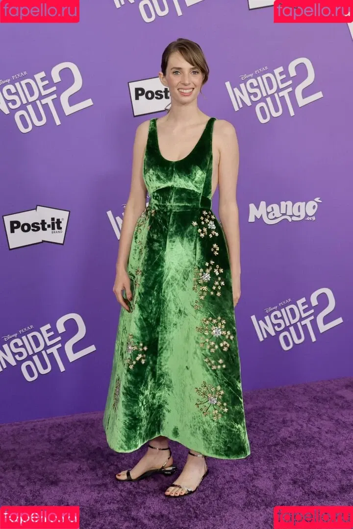 Maya Hawke / maya_hawke / neohawk2 Onlyfans Photo Gallery 