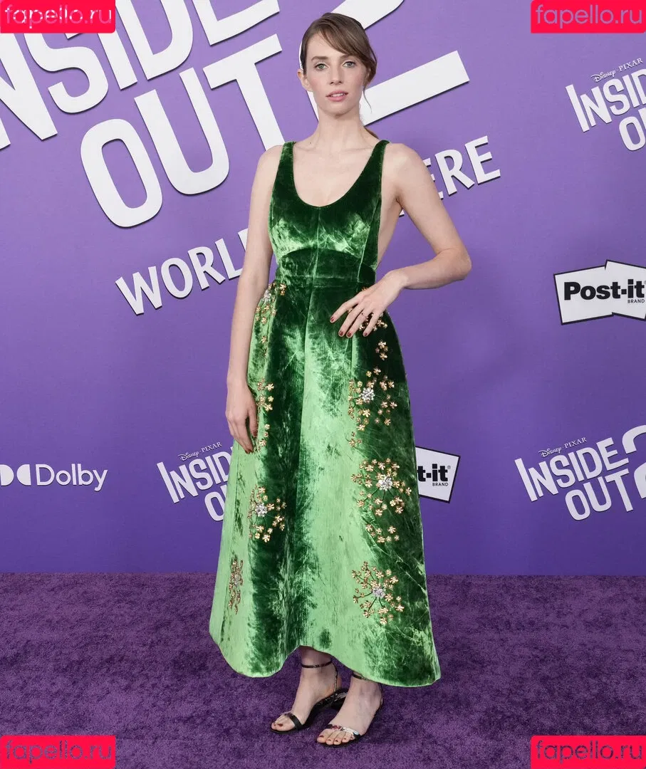 Maya Hawke / maya_hawke / neohawk2 Onlyfans Photo Gallery 