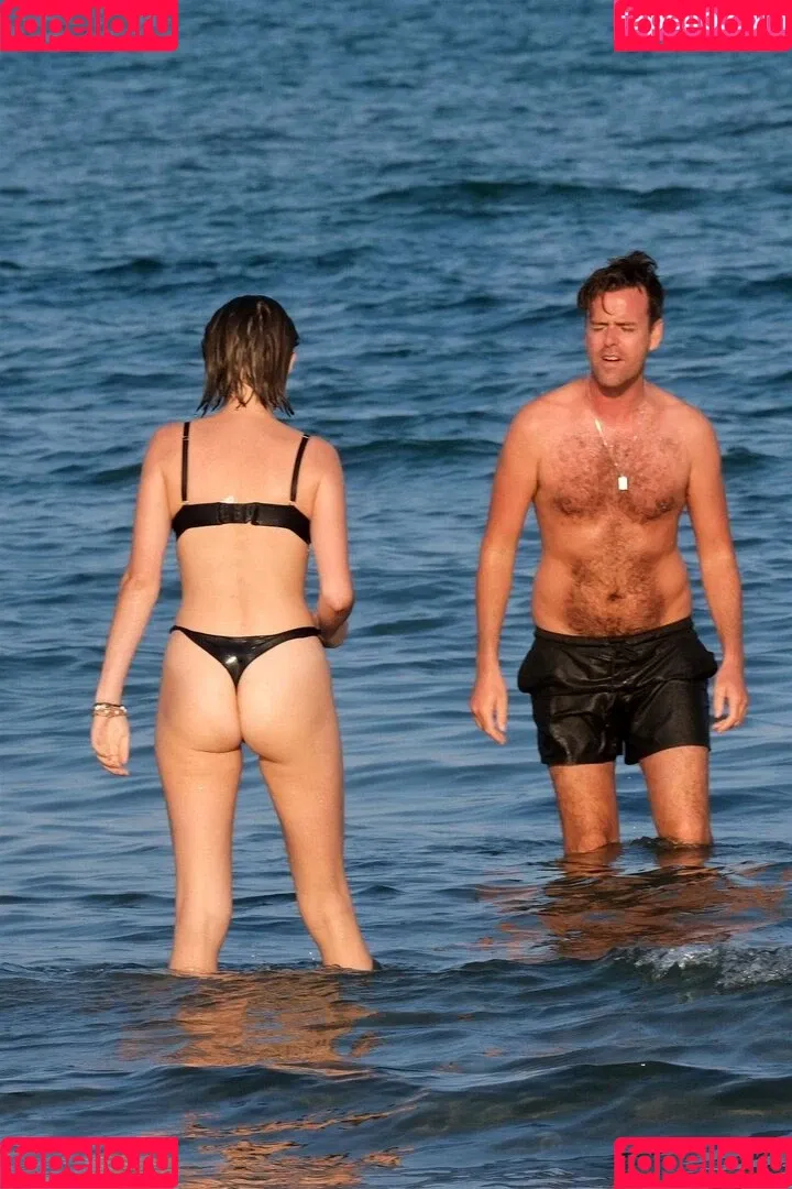 Maya Hawke / maya_hawke / neohawk2 Onlyfans Photo Gallery 