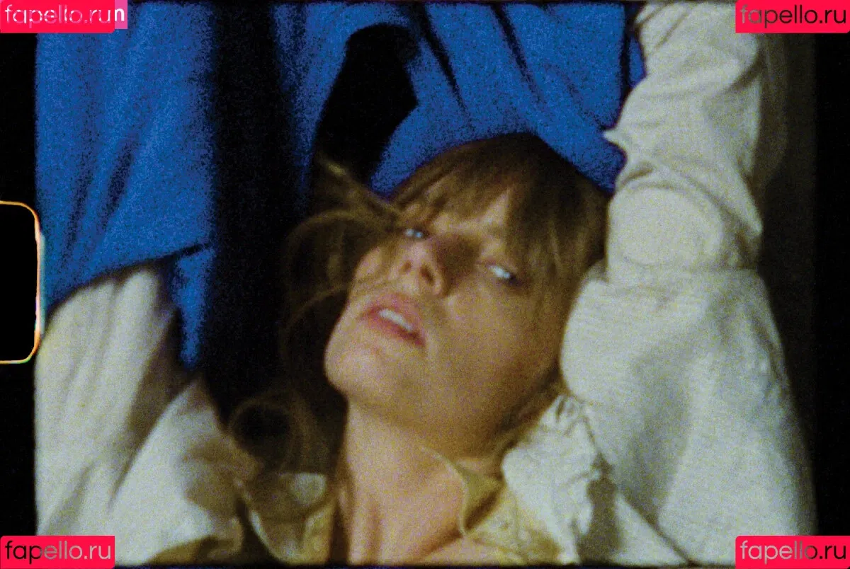 Maya Hawke / maya_hawke / neohawk2 Onlyfans Photo Gallery 