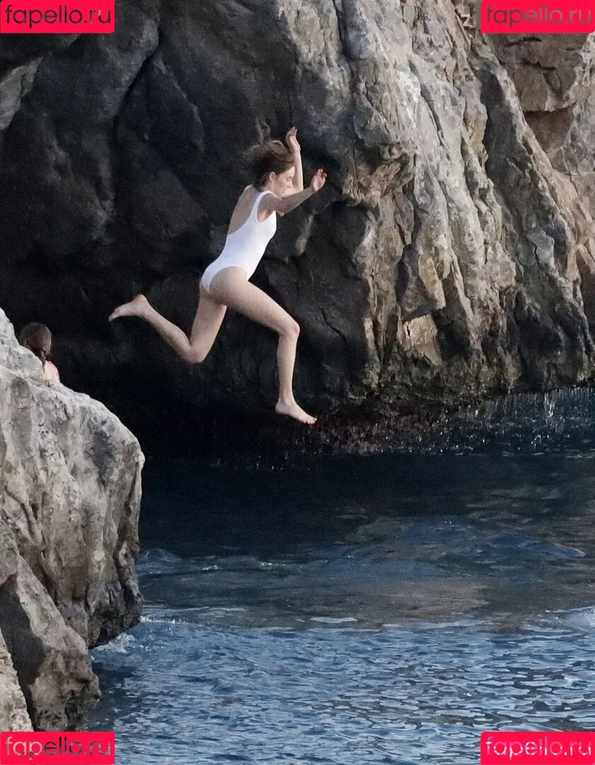 Maya Hawke / maya_hawke / neohawk2 Onlyfans Photo Gallery 