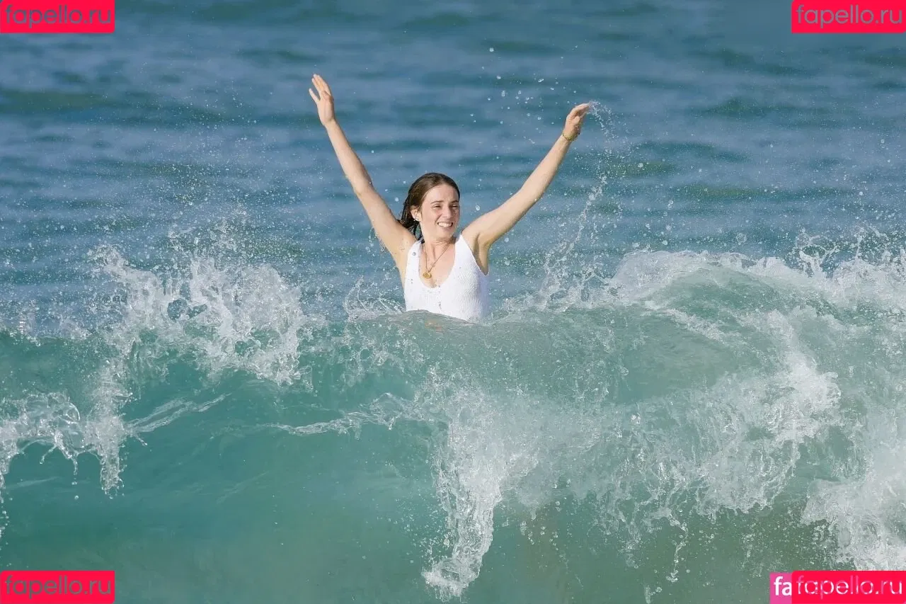 Maya Hawke / maya_hawke / neohawk2 Onlyfans Photo Gallery 