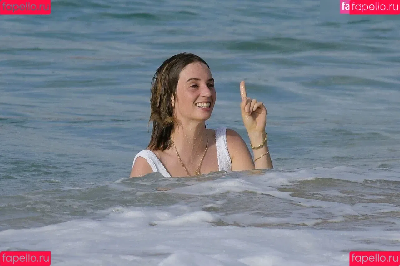 Maya Hawke / maya_hawke / neohawk2 Onlyfans Photo Gallery 