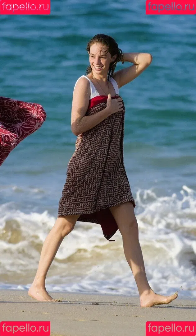 Maya Hawke / maya_hawke / neohawk2 Onlyfans Photo Gallery 