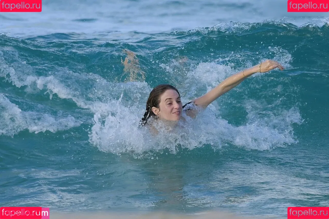 Maya Hawke / maya_hawke / neohawk2 Onlyfans Photo Gallery 