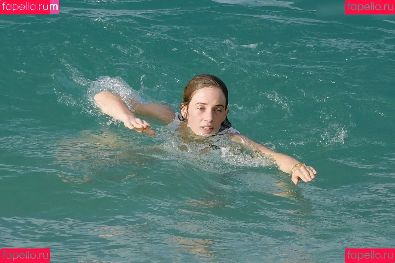 Maya Hawke / maya_hawke / neohawk2 Onlyfans Photo Gallery 