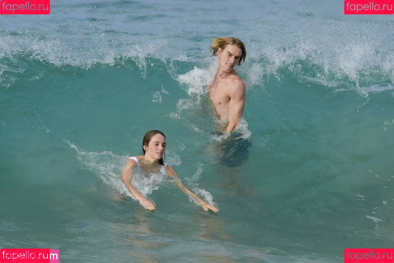 Maya Hawke / maya_hawke / neohawk2 Onlyfans Photo Gallery 