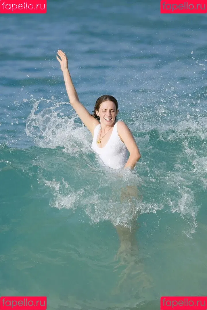 Maya Hawke / maya_hawke / neohawk2 Onlyfans Photo Gallery 