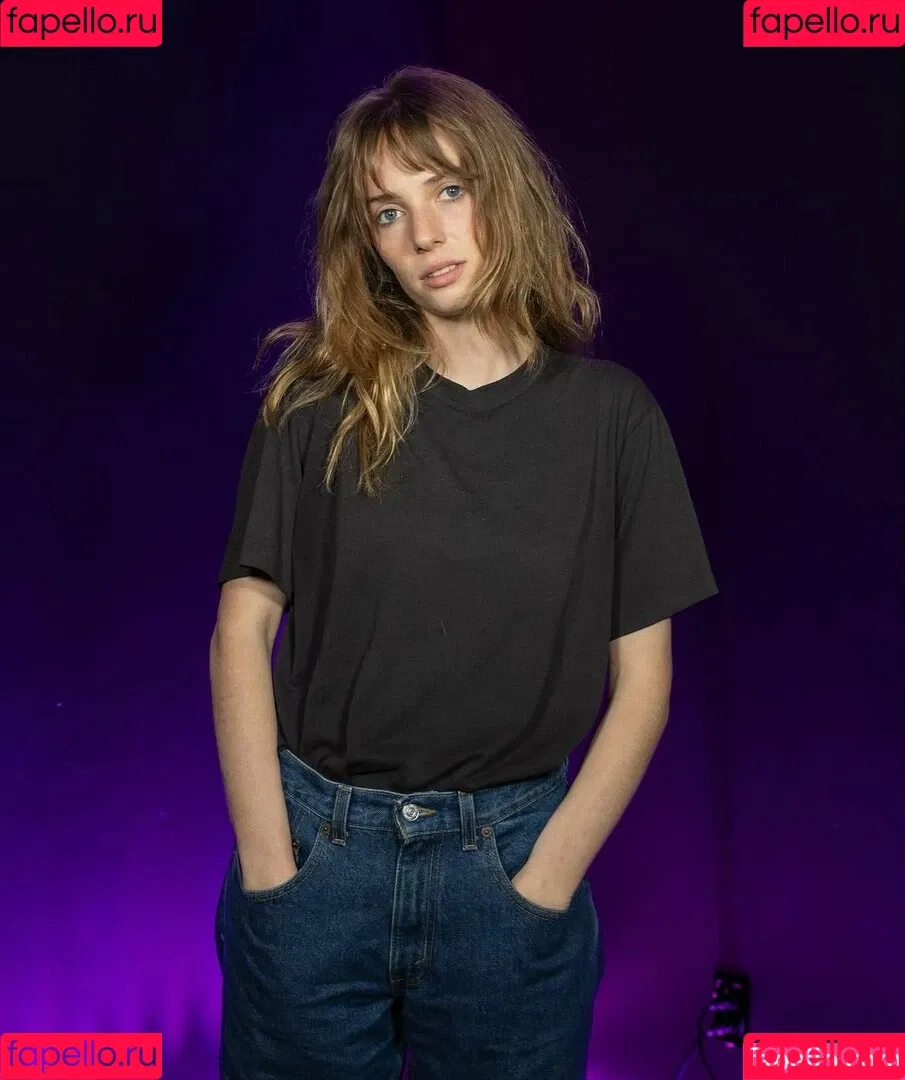 Maya Hawke / maya_hawke / neohawk2 Onlyfans Photo Gallery 