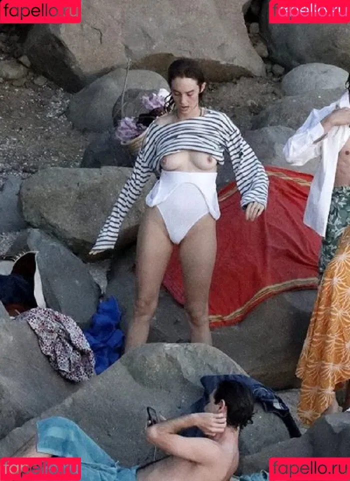 Maya Hawke / maya_hawke / neohawk2 Onlyfans Photo Gallery 