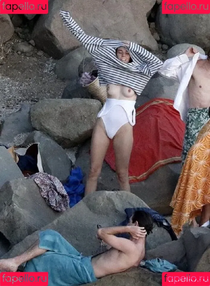 Maya Hawke / maya_hawke / neohawk2 Onlyfans Photo Gallery 