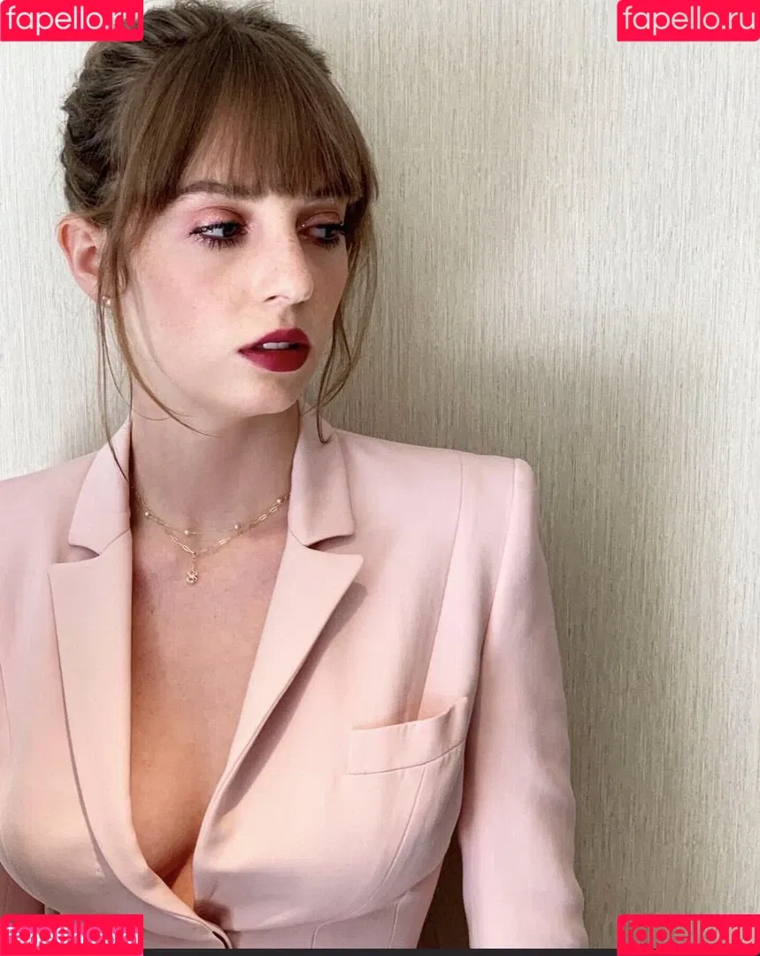 Maya Hawke / maya_hawke / neohawk2 Onlyfans Photo Gallery 