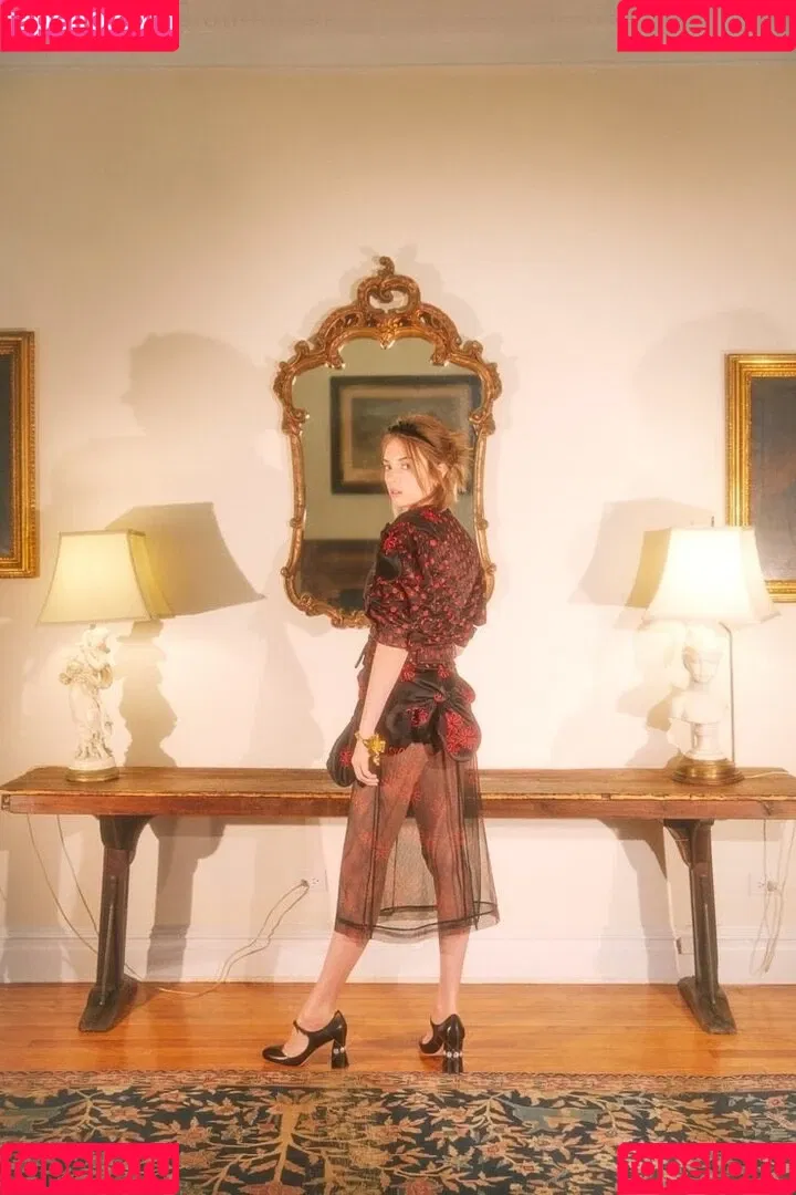 Maya Hawke / maya_hawke / neohawk2 Onlyfans Photo Gallery 