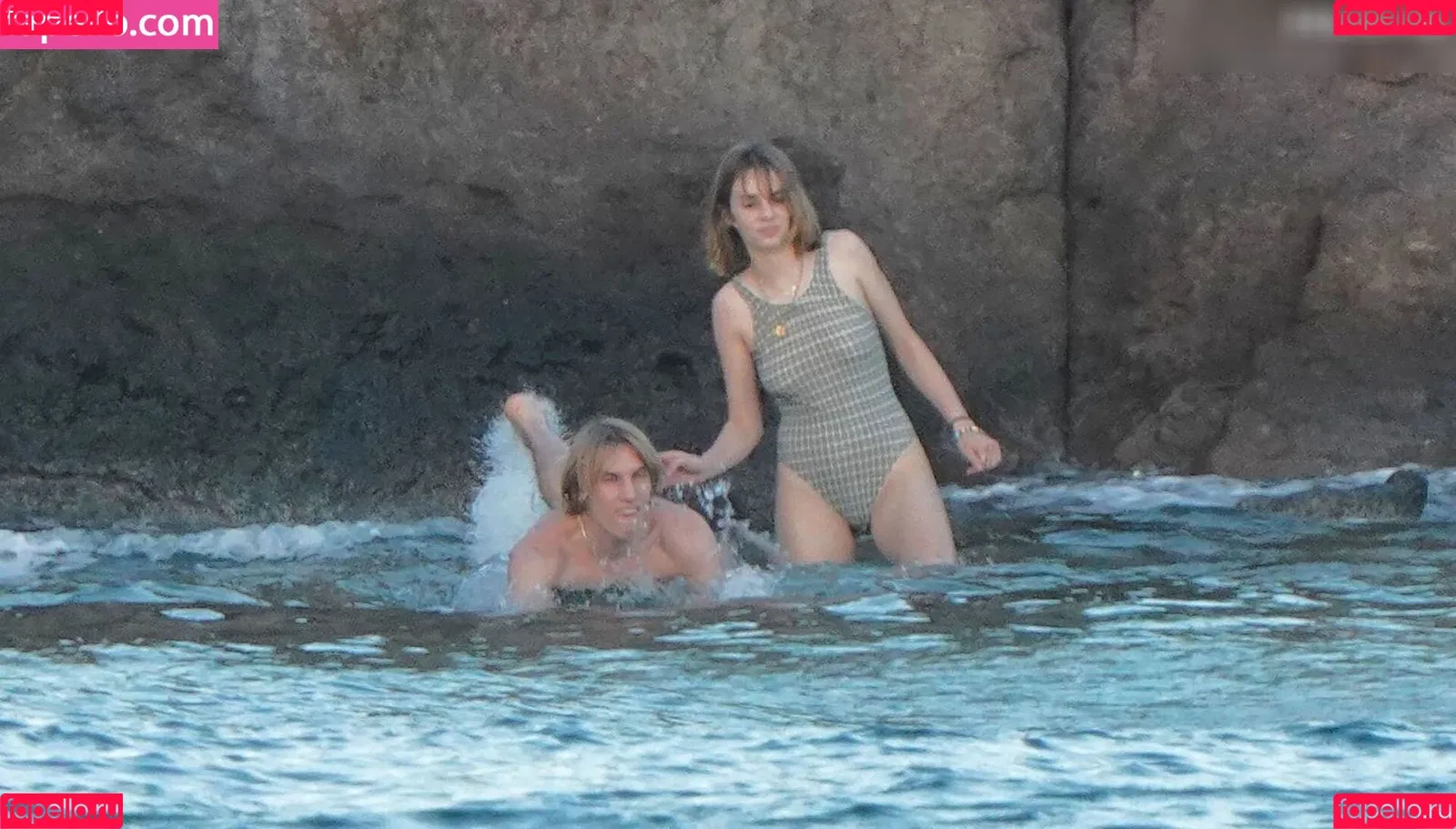 Maya Hawke / maya_hawke / neohawk2 Onlyfans Photo Gallery 