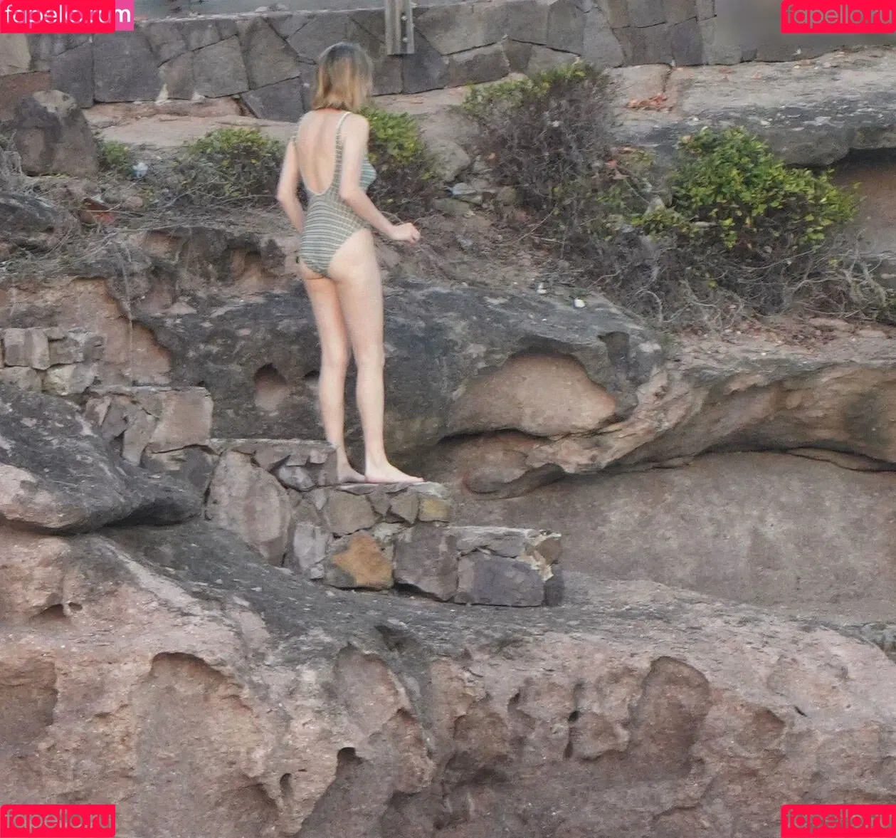 Maya Hawke / maya_hawke / neohawk2 Onlyfans Photo Gallery 