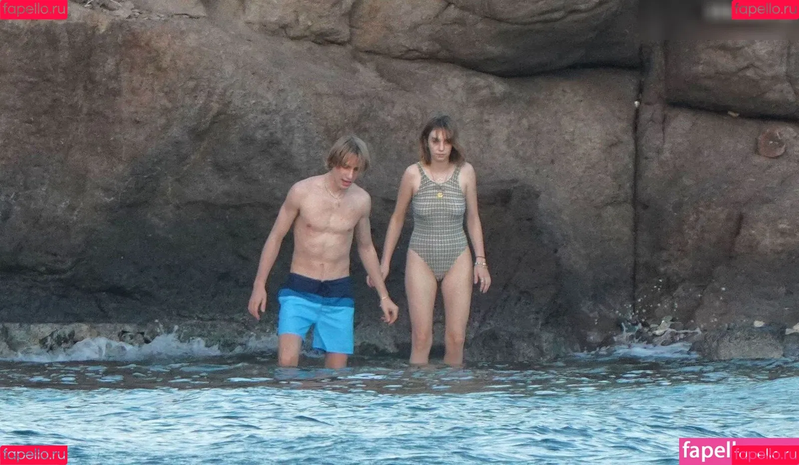 Maya Hawke / maya_hawke / neohawk2 Onlyfans Photo Gallery 