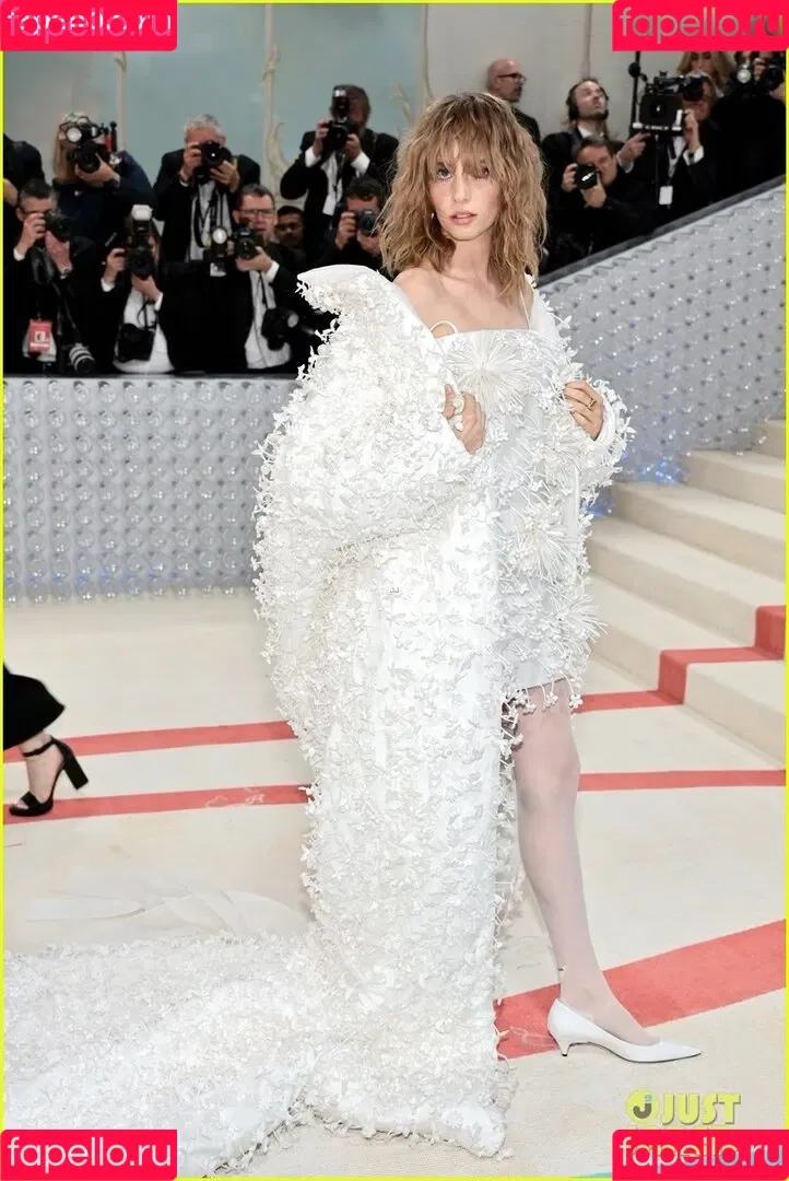 Maya Hawke / maya_hawke / neohawk2 Onlyfans Photo Gallery 