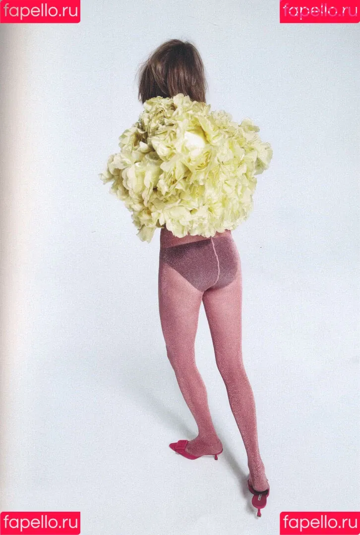 Maya Hawke / maya_hawke / neohawk2 Onlyfans Photo Gallery 