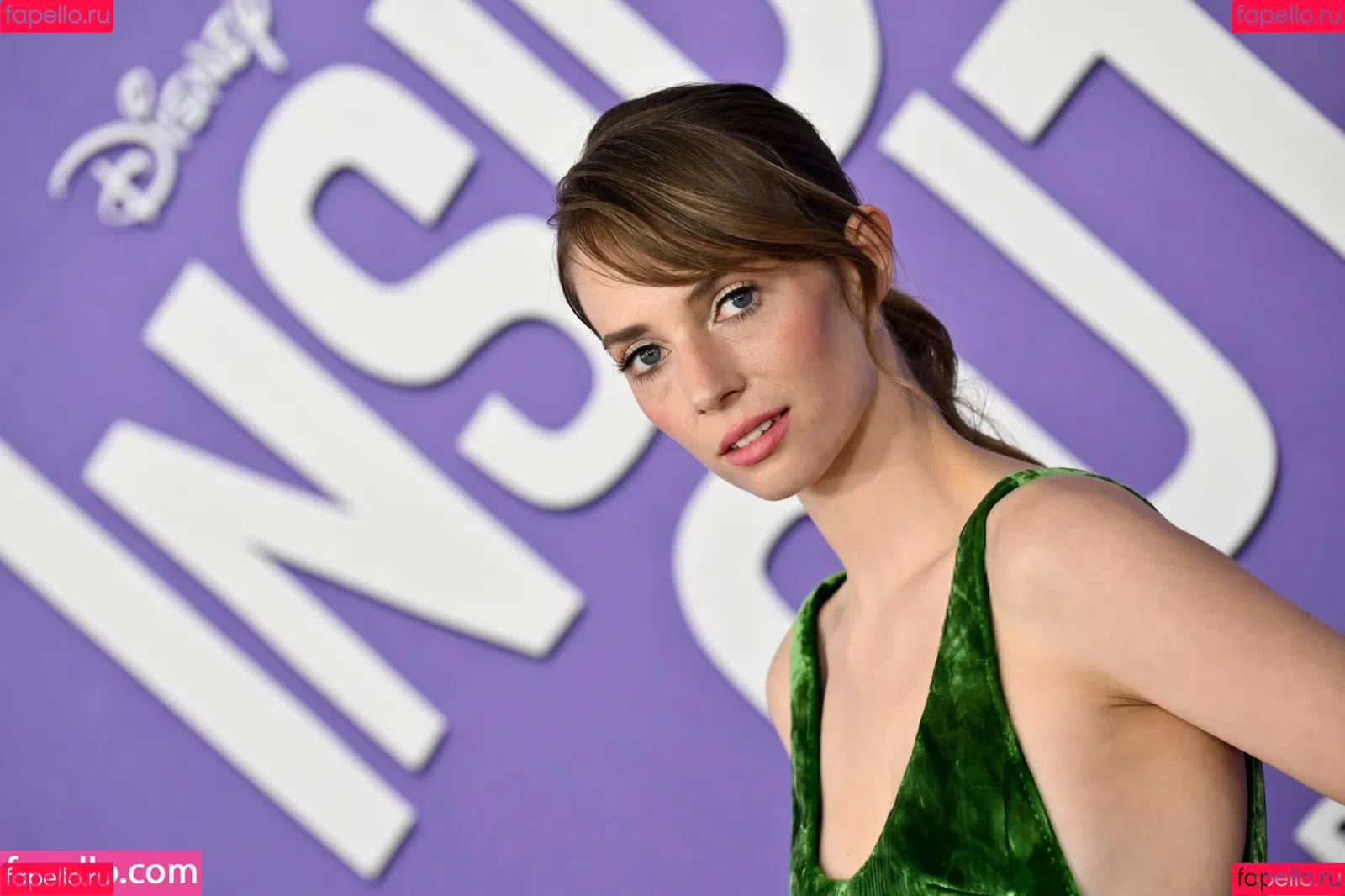 Maya Hawke / maya_hawke / neohawk2 Onlyfans Photo Gallery 