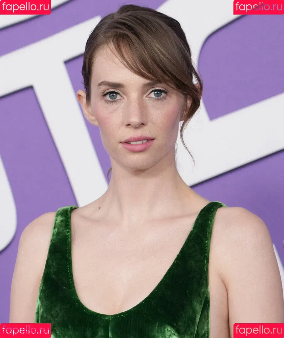 Maya Hawke / maya_hawke / neohawk2 Onlyfans Photo Gallery 