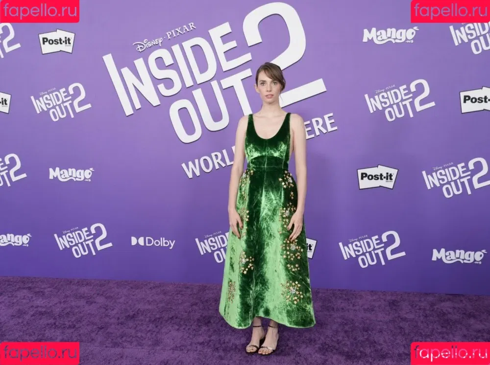 Maya Hawke / maya_hawke / neohawk2 Onlyfans Photo Gallery 