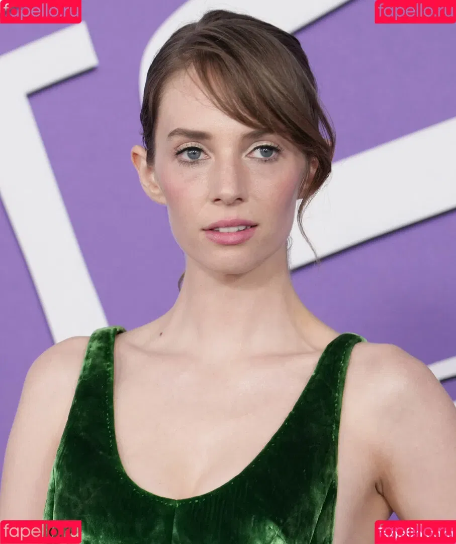 Maya Hawke / maya_hawke / neohawk2 Onlyfans Photo Gallery 
