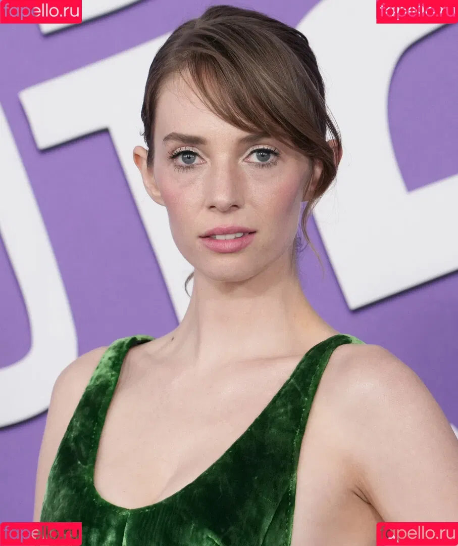Maya Hawke / maya_hawke / neohawk2 Onlyfans Photo Gallery 