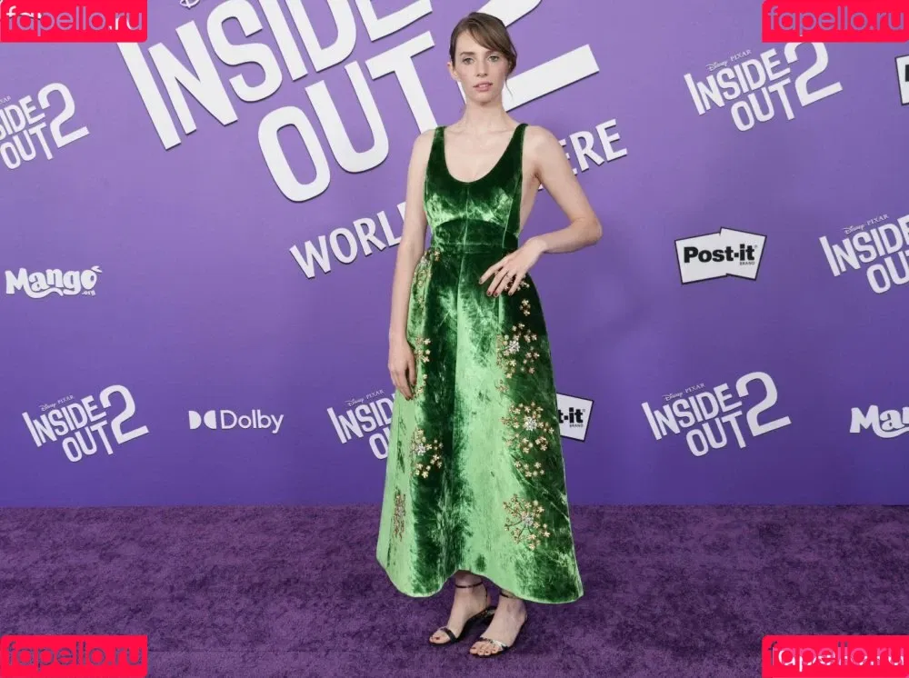 Maya Hawke / maya_hawke / neohawk2 Onlyfans Photo Gallery 