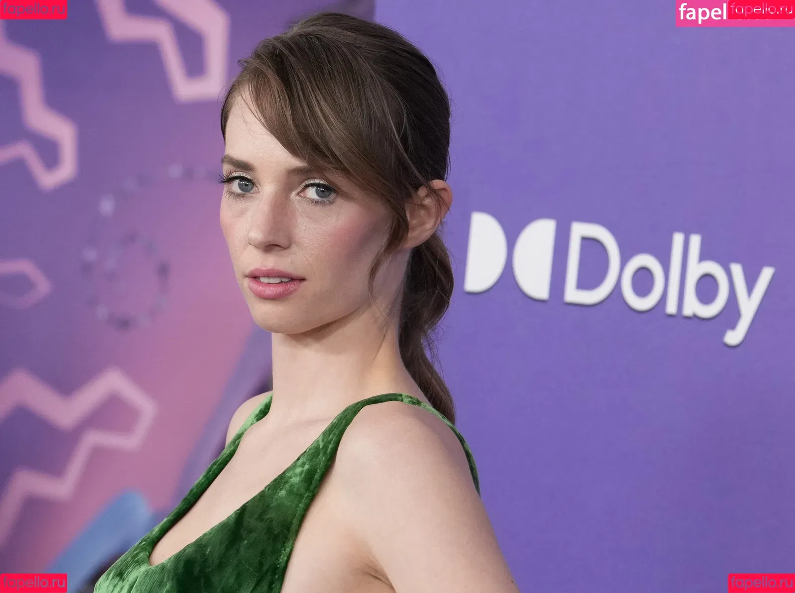 Maya Hawke / maya_hawke / neohawk2 Onlyfans Photo Gallery 
