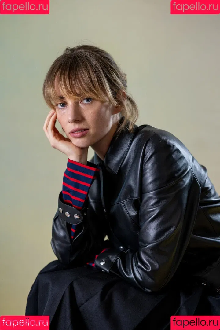 Maya Hawke / maya_hawke / neohawk2 Onlyfans Photo Gallery 