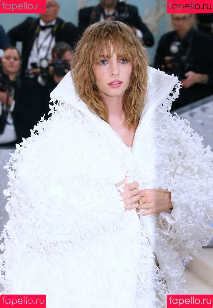 Maya Hawke / maya_hawke / neohawk2 Onlyfans Photo Gallery 