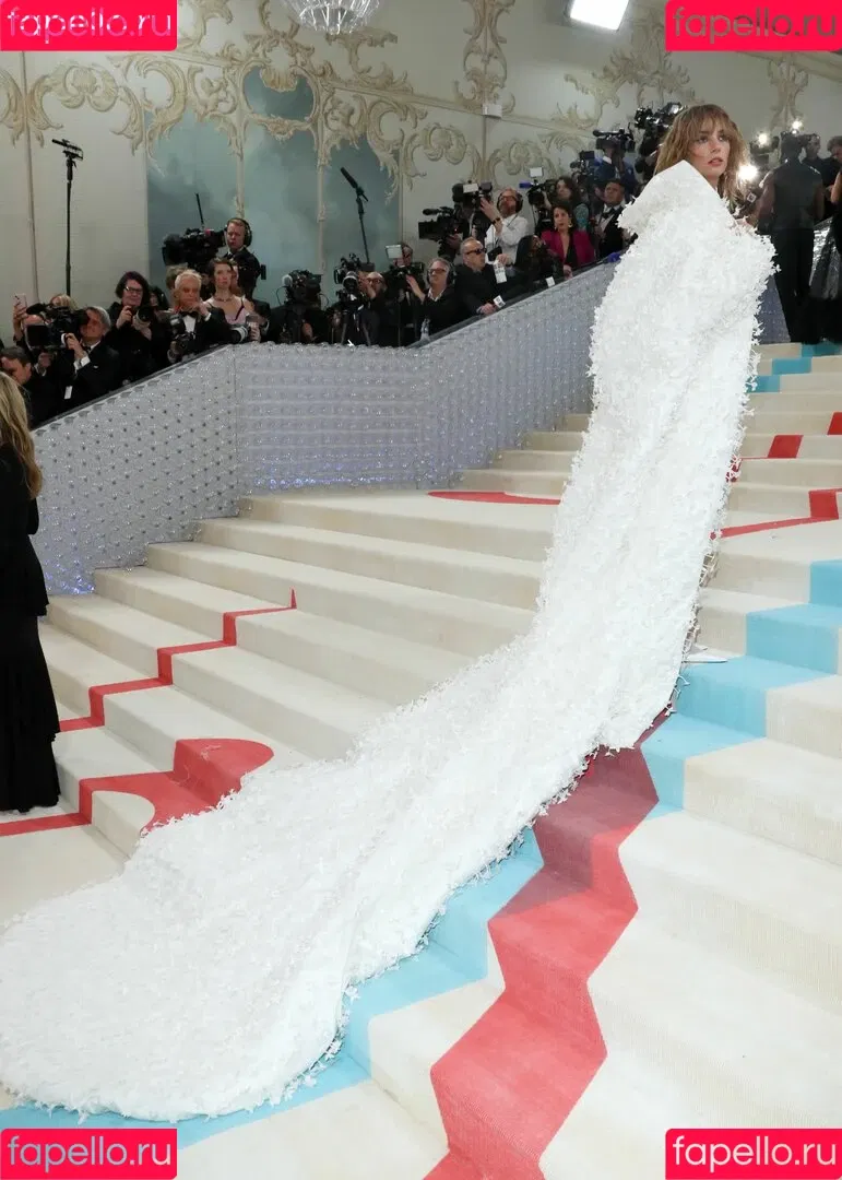 Maya Hawke / maya_hawke / neohawk2 Onlyfans Photo Gallery 